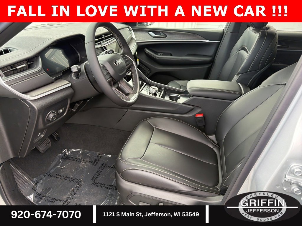 New 2025 Jeep Grand Cherokee Limited w/ Black Appearance Package image 19