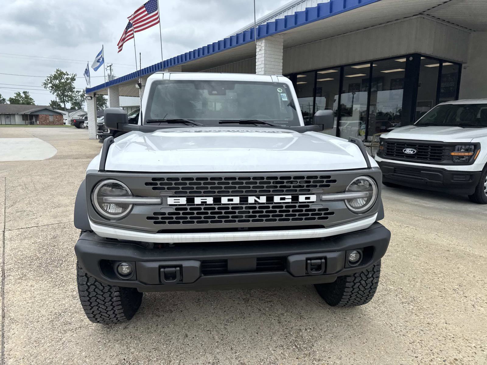 New 2025 Ford Bronco Badlands w/ Sasquatch Package AWD/4WD image 2
