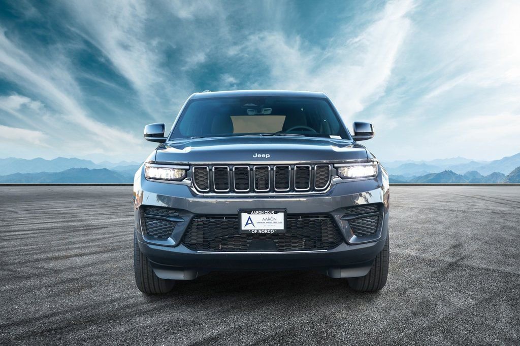 New 2025 Jeep Grand Cherokee Laredo X w/ Trailer Tow Package image 4