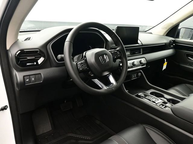 New 2025 Honda Pilot Touring image 2