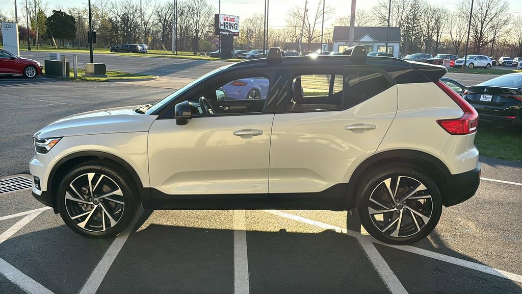 Used 2021 Volvo XC40 T5 R-Design w/ Climate Package image 3