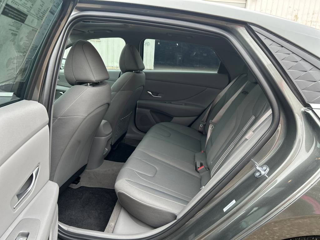 Used 2025 Hyundai Elantra SEL image 20