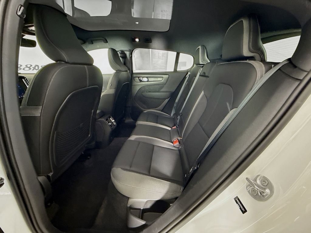 Used 2023 Volvo C40 Recharge Core image 25