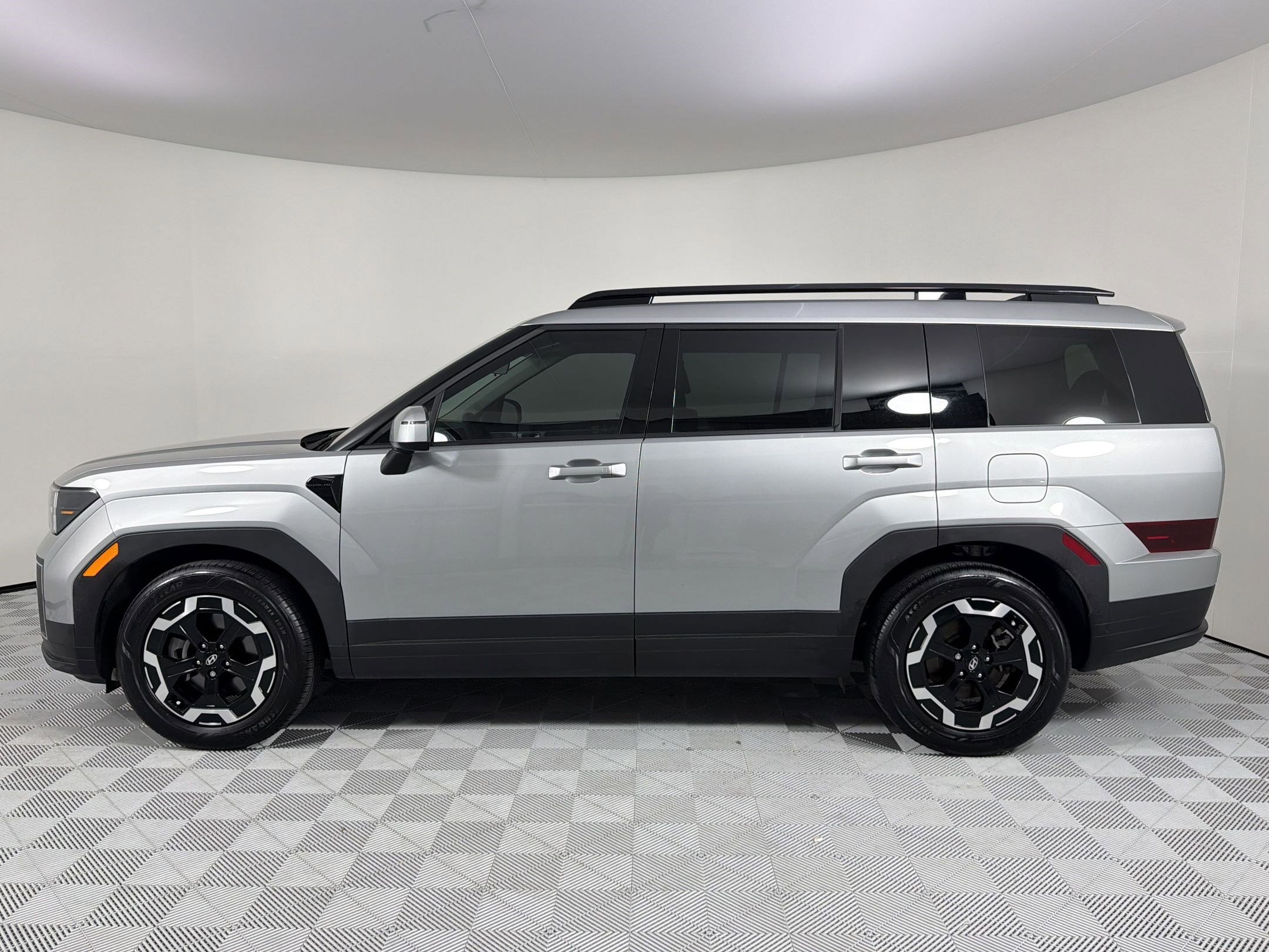 Used 2025 Hyundai Santa Fe SEL image 2