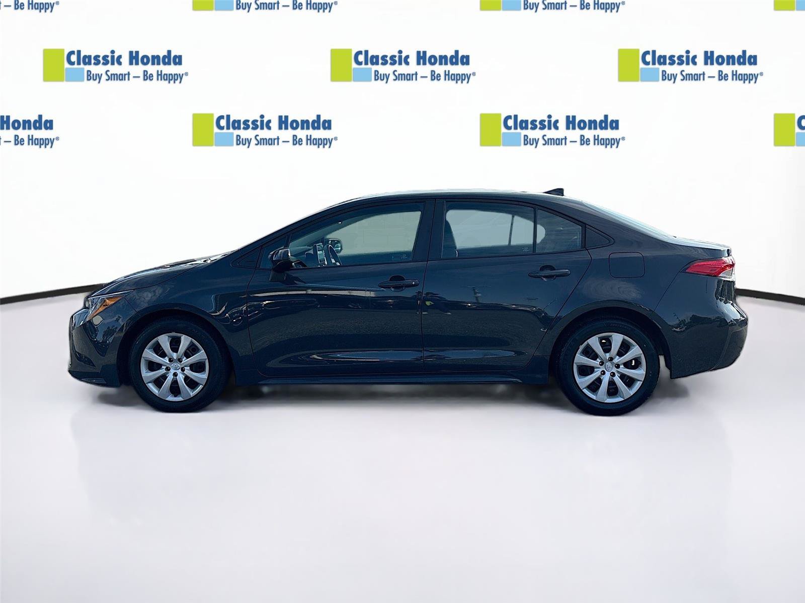 Used 2023 Toyota Corolla LE FWD image 4