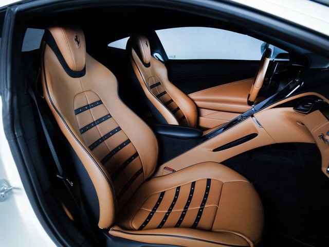 Used 2022 Ferrari Roma RWD image 11