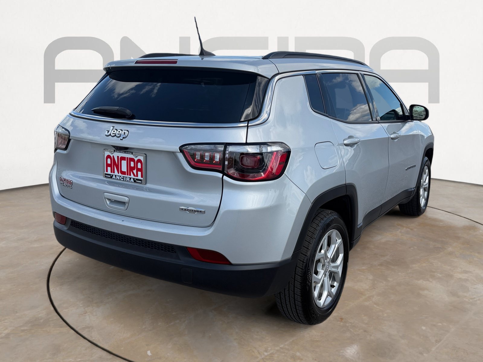 Used 2024 Jeep Compass Latitude AWD/4WD image 12