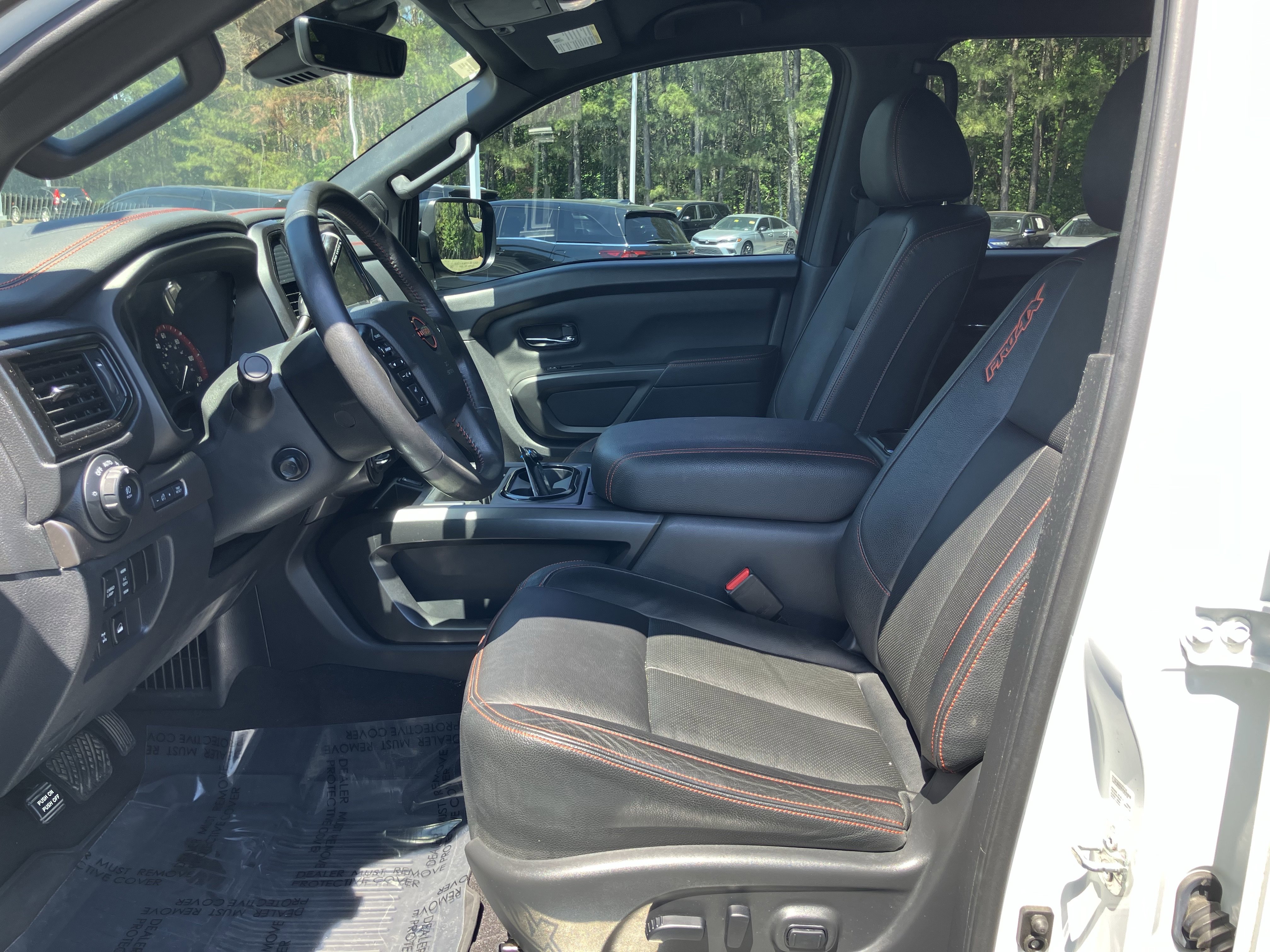 Used 2023 Nissan Titan PRO-4X w/ Pro-4x Convenience Package AWD/4WD image 16