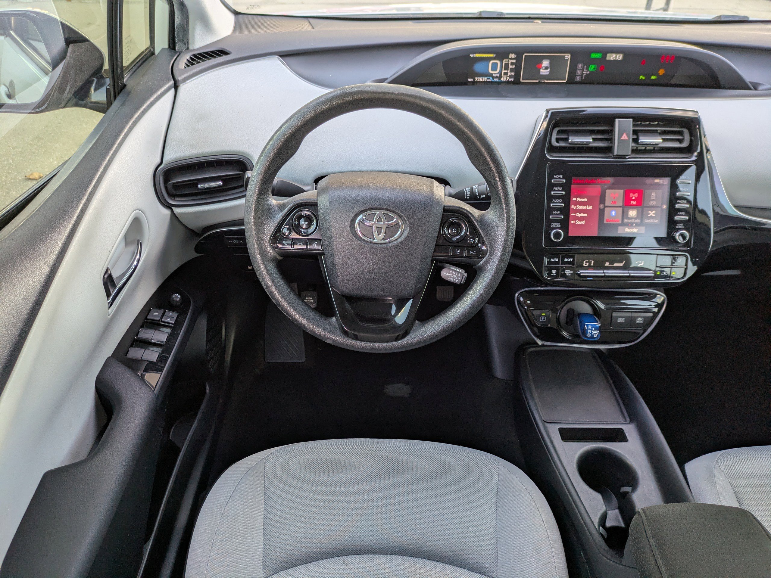 Used 2020 Toyota Prius LE image 17