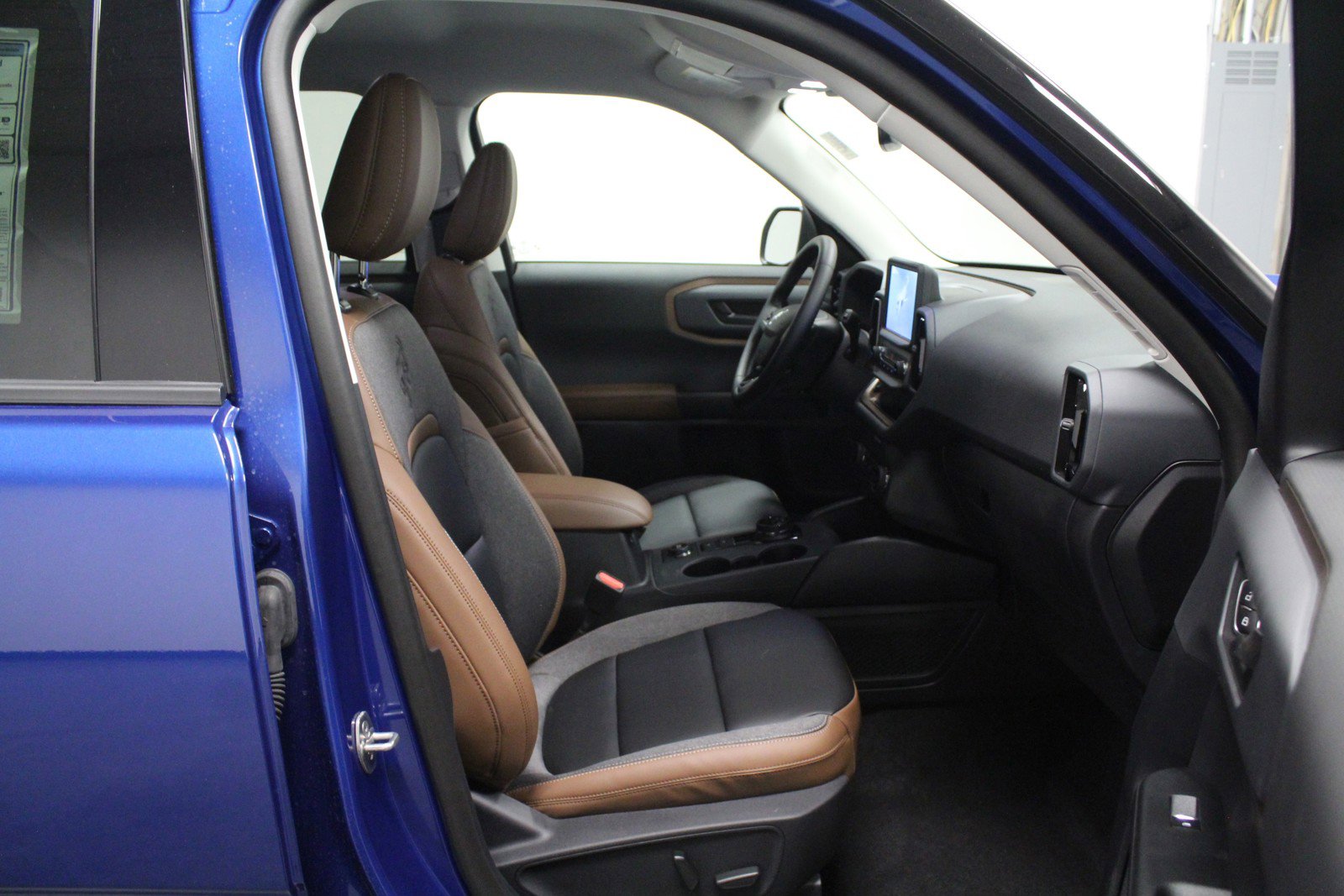 Used 2024 Ford Bronco Sport Outer Banks w/ Tech Package image 16