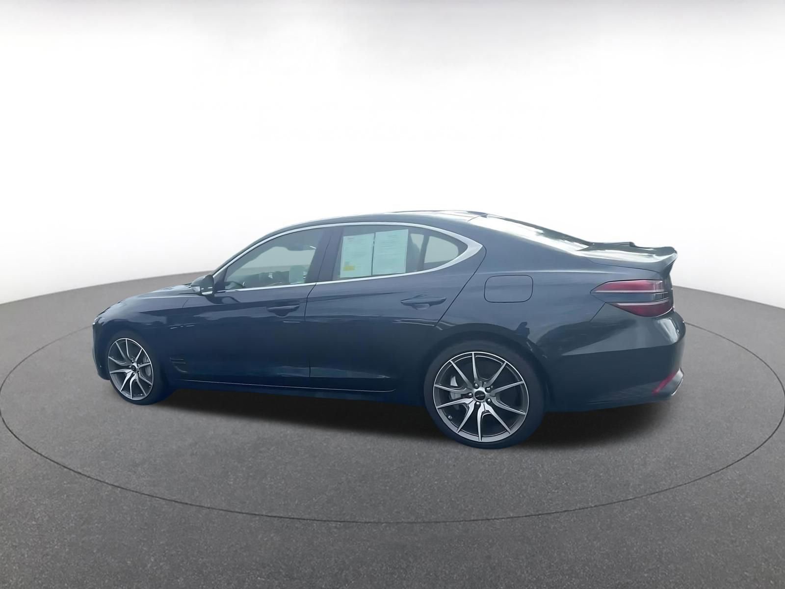 Used 2025 Genesis G70 2.5T image 10