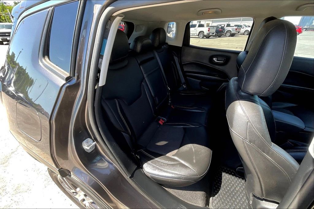 Used 2018 Jeep Compass Latitude w/ Popular Equipment Group FWD image 29