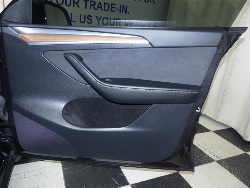 Used 2024 Tesla Model Y 2WD image 24