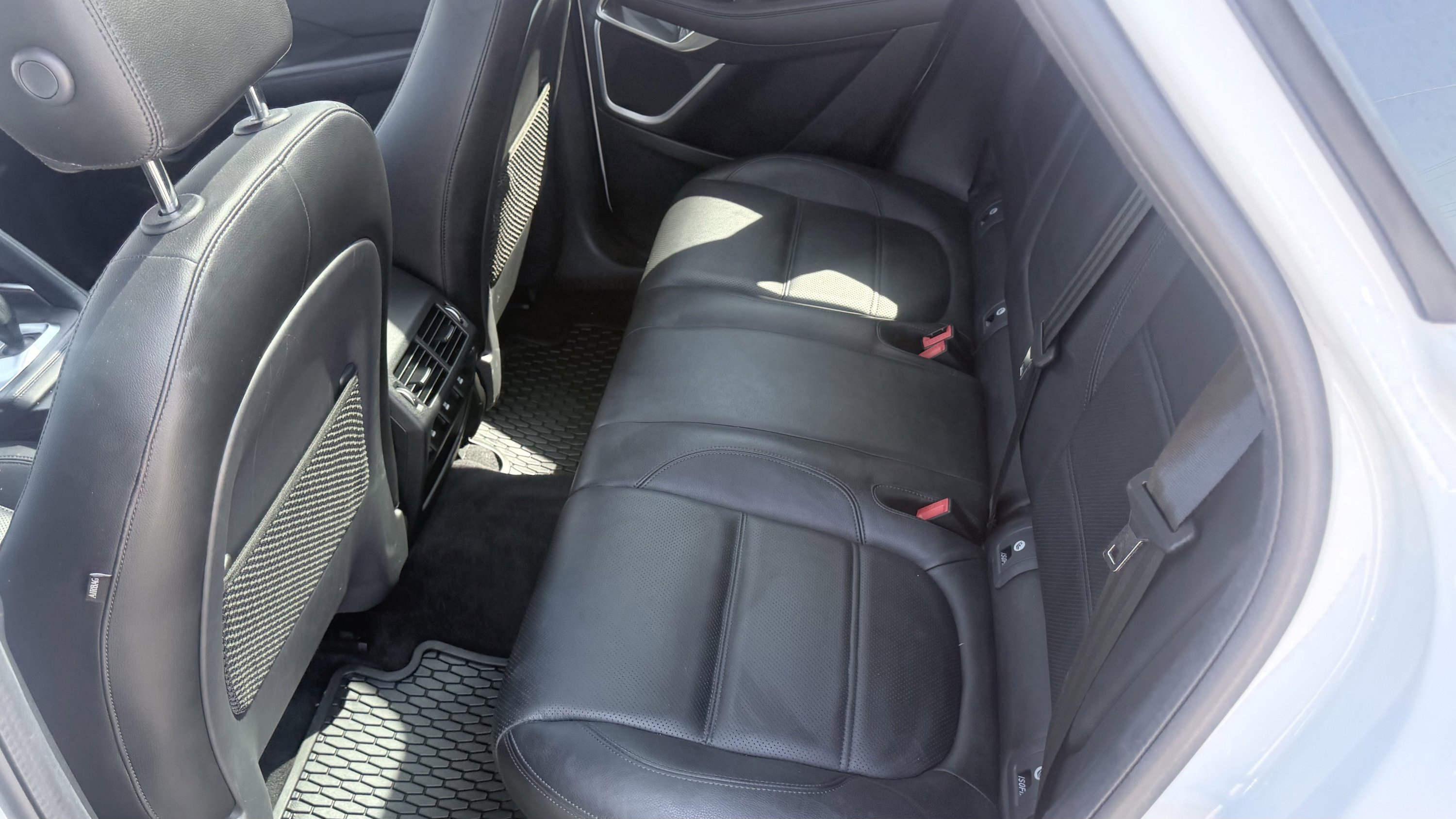 Used 2020 Jaguar E-PACE SE image 38