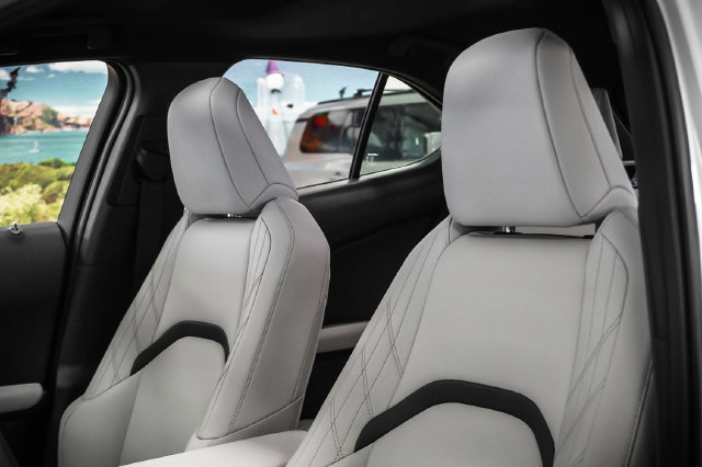 Certified 2025 Lexus UX 300h FWD w/ Accessory Package (Z2) image 10