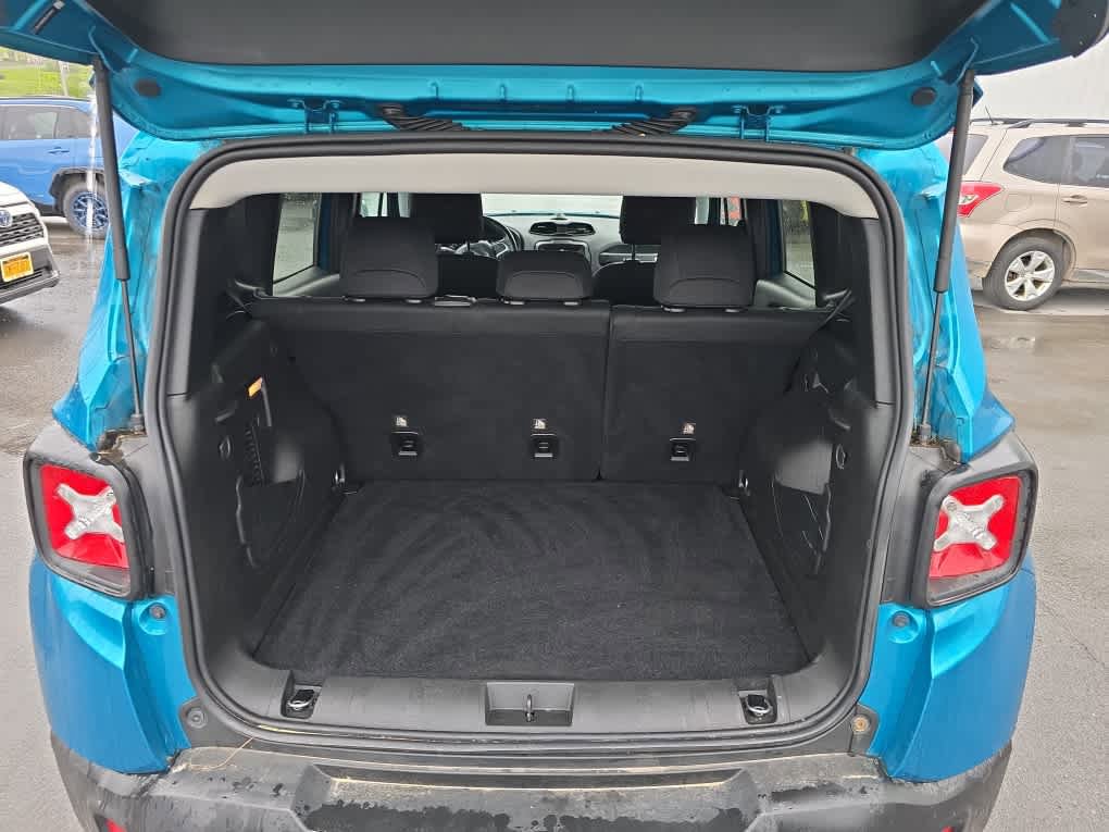 Used 2020 Jeep Renegade Latitude w/ Cold Weather Group AWD/4WD image 5