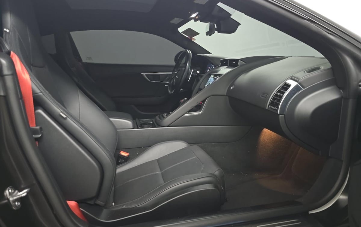 Used 2022 Jaguar F-TYPE R-Dynamic AWD/4WD image 8
