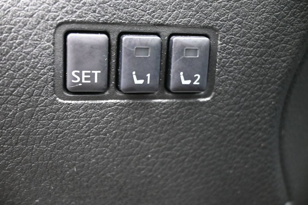 Used 2020 Nissan Rogue SV w/ Premium Package AWD/4WD image 32