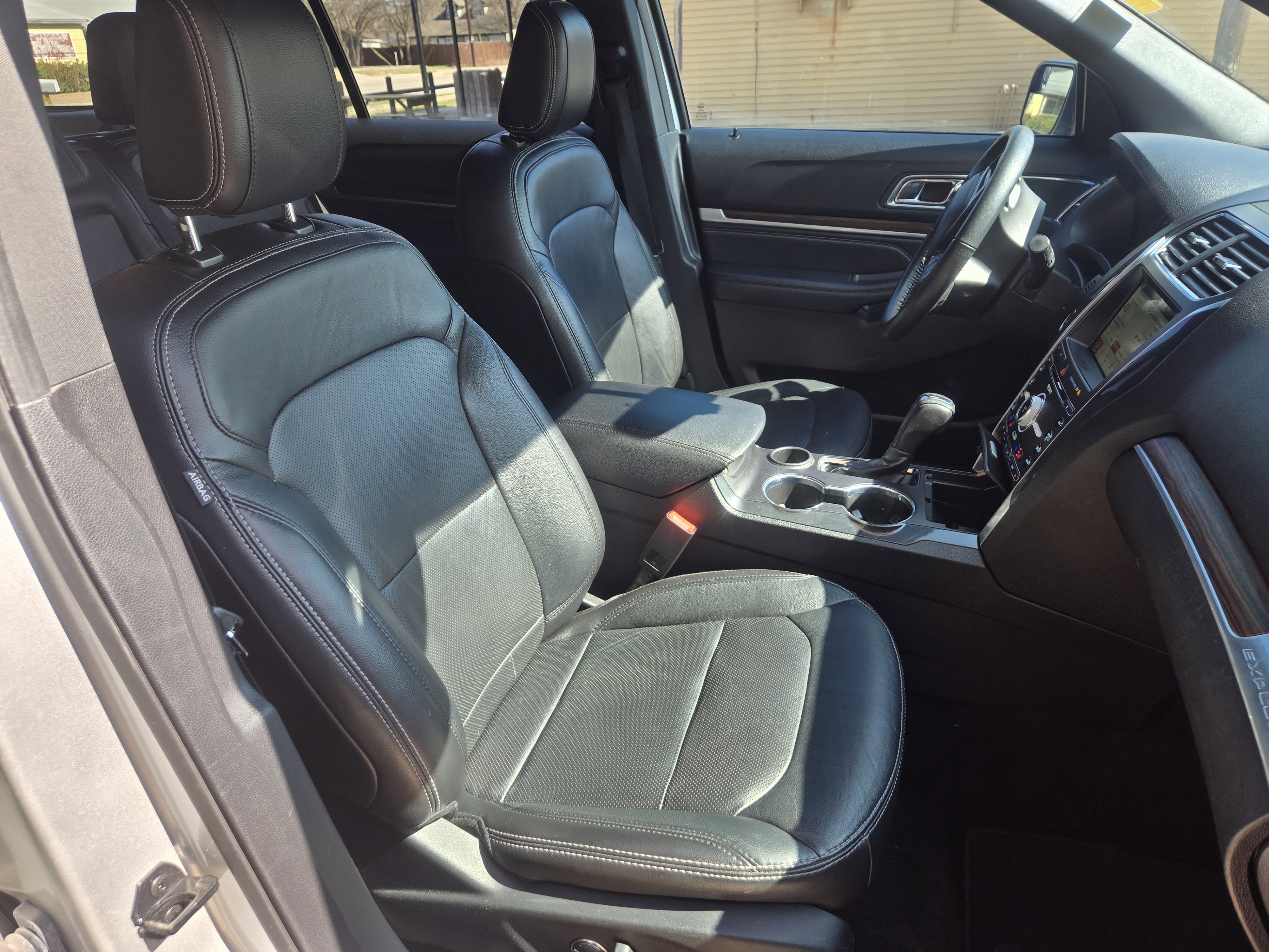 Used 2018 Ford Explorer Limited image 10