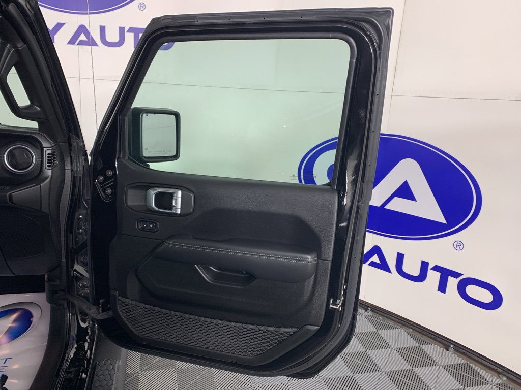 Used 2022 Jeep Wrangler Unlimited Sahara w/ Cold Weather Group image 39