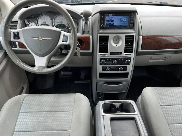 Used 2010 Chrysler Town & Country Touring w/ Safetytec Group image 2