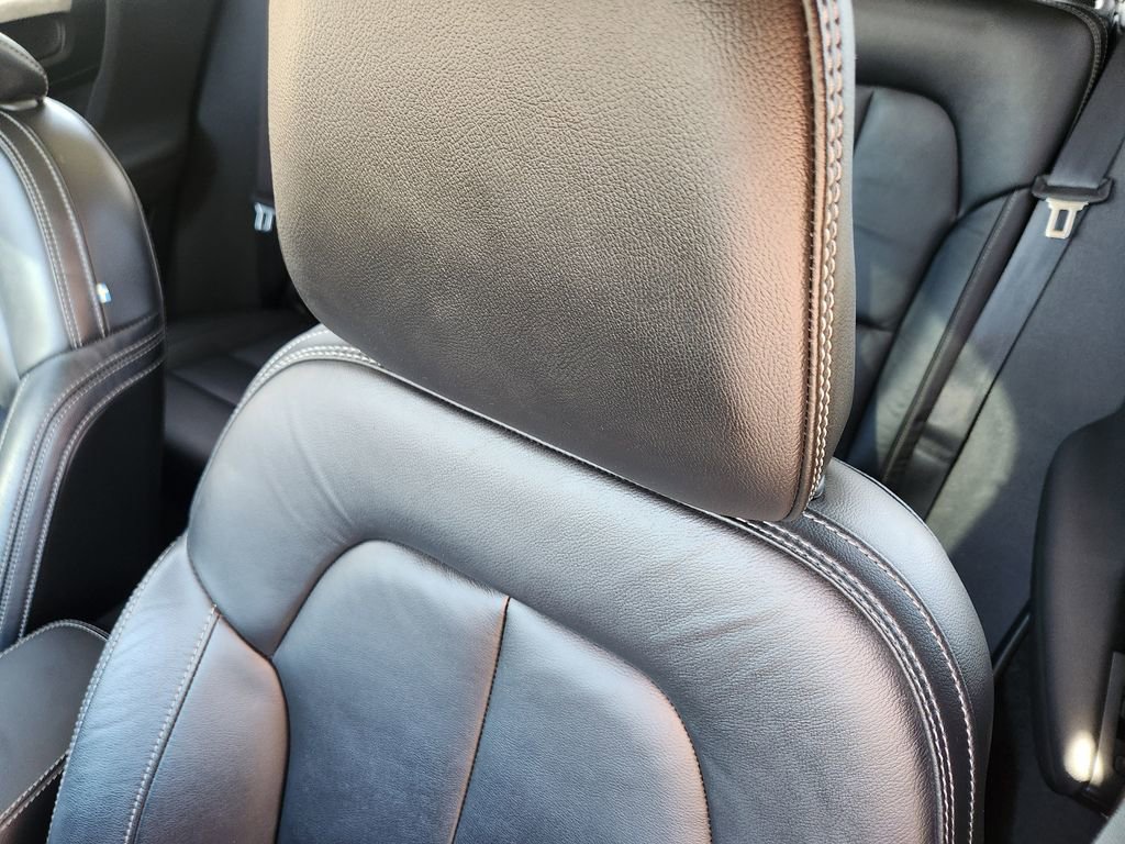 Used 2023 Volvo XC40 B5 Plus w/ Climate Package image 5