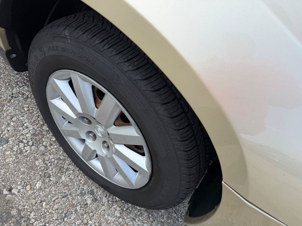 Used 2010 Chrysler Sebring Touring FWD image 12