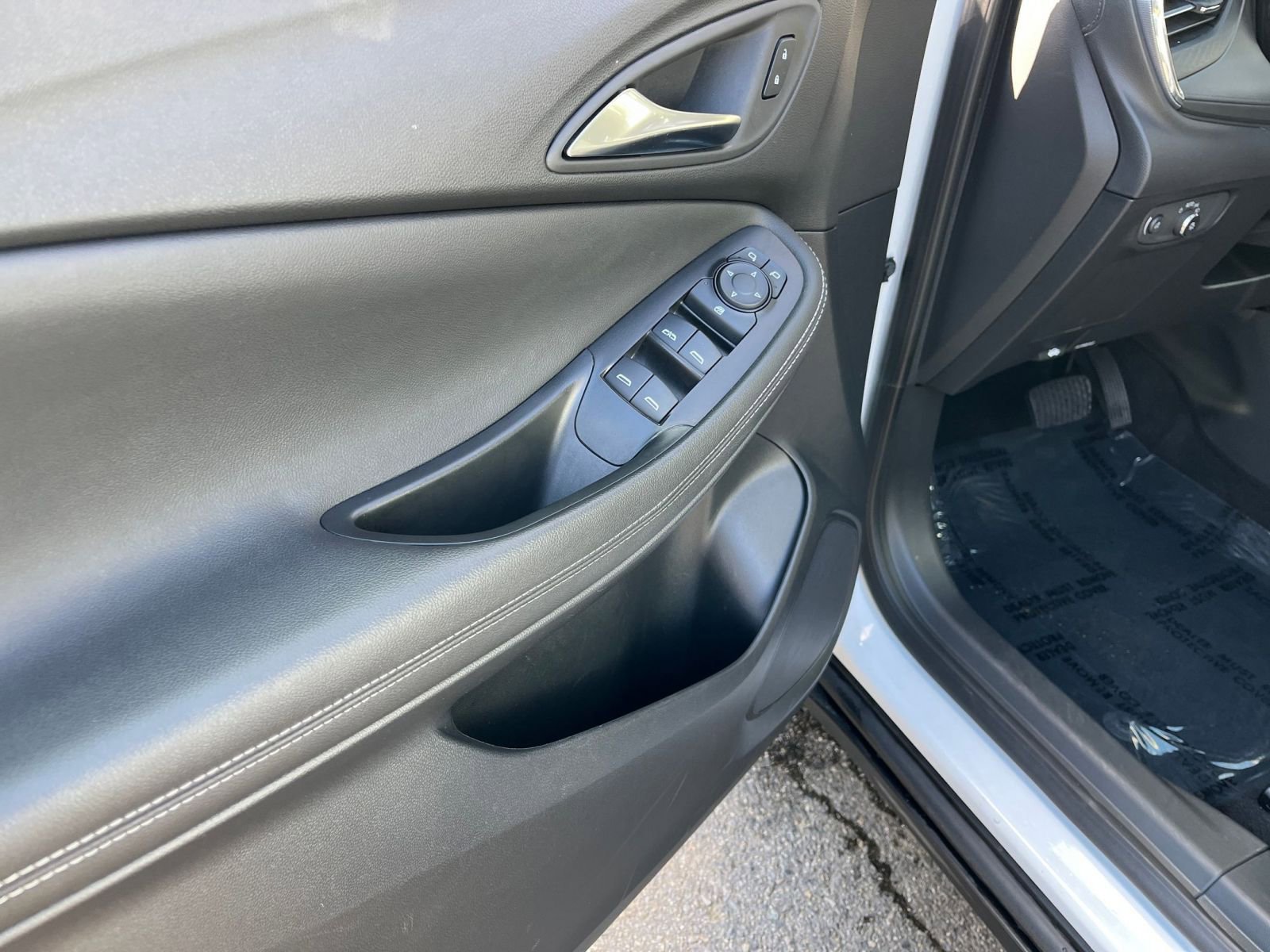 Used 2025 Buick Encore GX Preferred AWD/4WD image 18