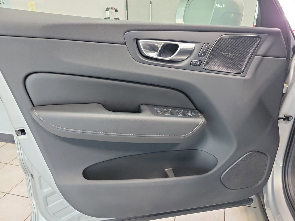 Used 2023 Volvo XC60 B6 Ultimate w/ Climate Package AWD/4WD image 35
