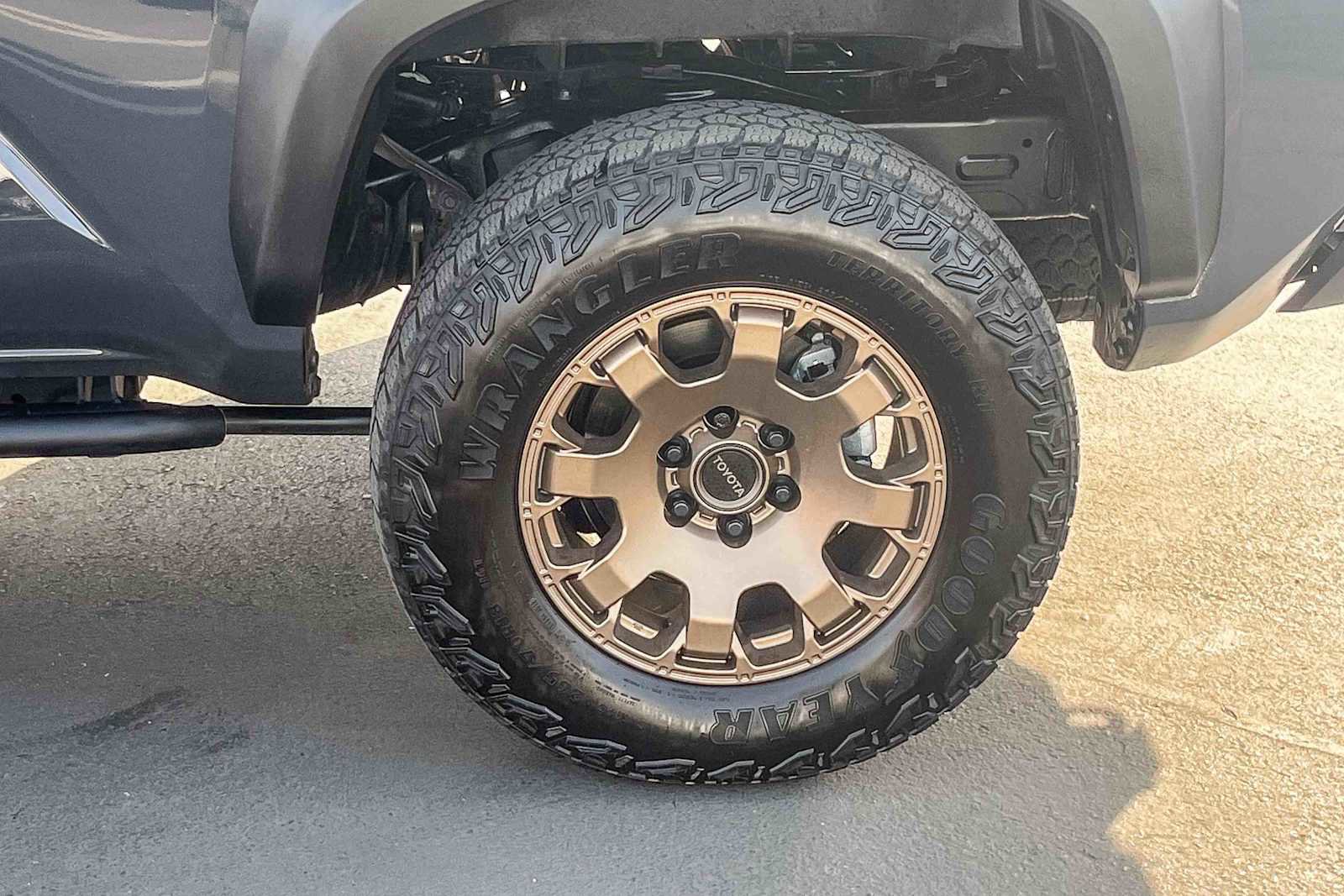 Used 2025 Toyota Tacoma 4x4 Double Cab Hybrid image 10