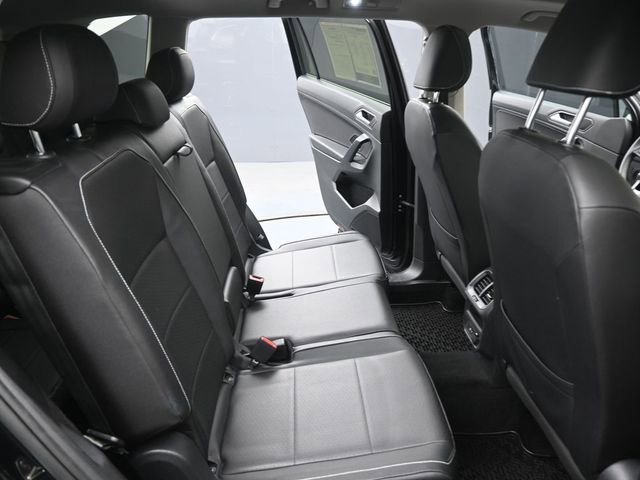 Used 2021 Volkswagen Tiguan SE w/ Panoramic Sunroof Package FWD image 14