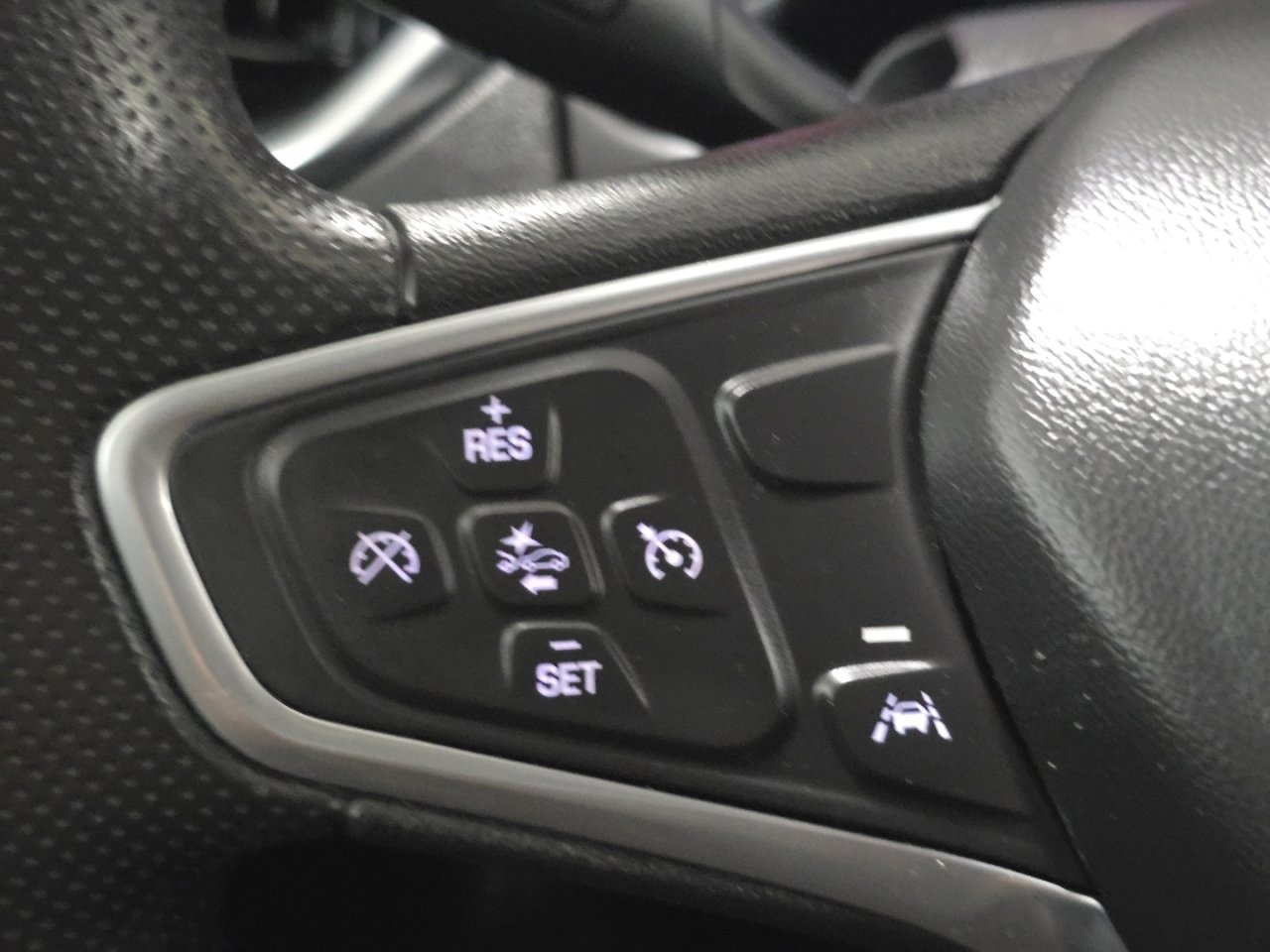 Used 2022 Chevrolet Equinox LT w/ LPO, Floor Liner Package FWD image 29