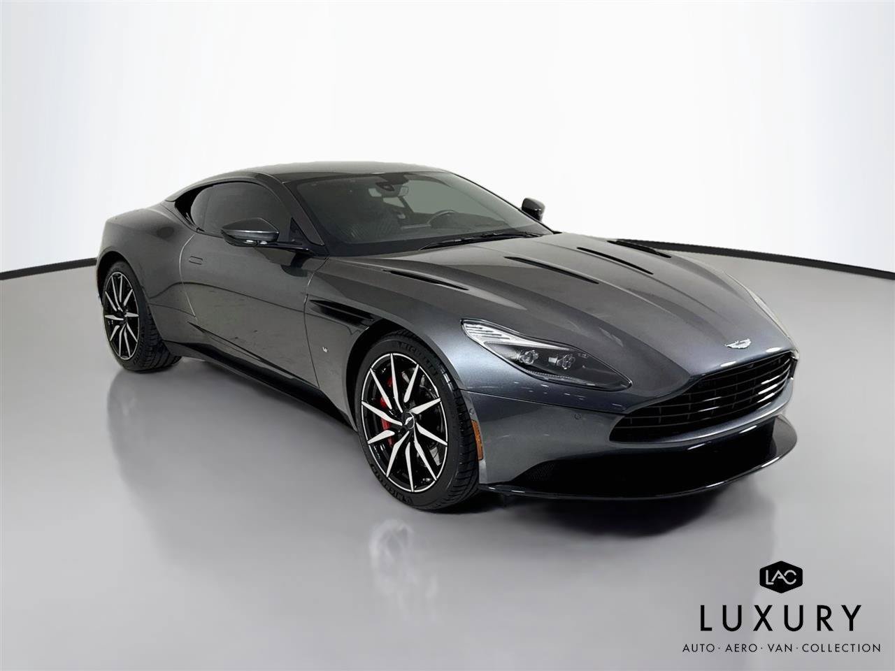 Used 2017 Aston Martin DB11 V12 RWD image 3