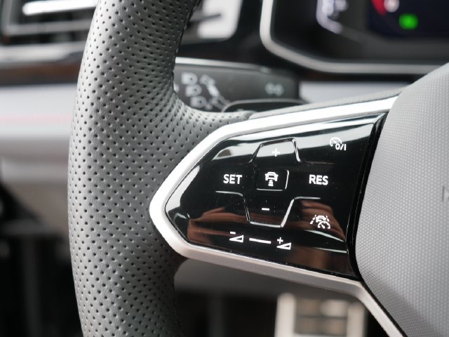 Certified 2025 Volkswagen Jetta GLI Autobahn FWD image 25