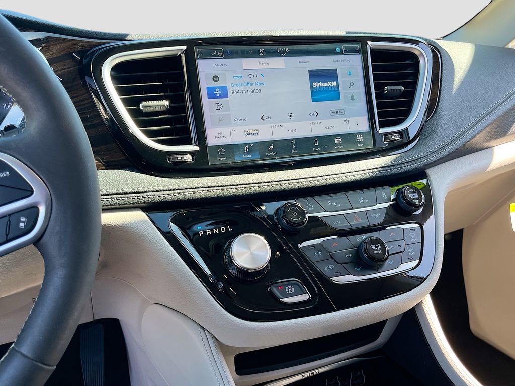 Used 2024 Chrysler Pacifica Limited w/ Trailer Tow Group image 15