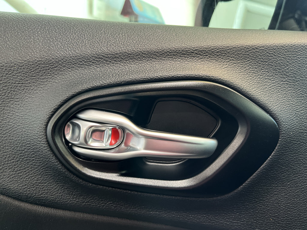 Used 2022 Jeep Cherokee Latitude Lux FWD image 28