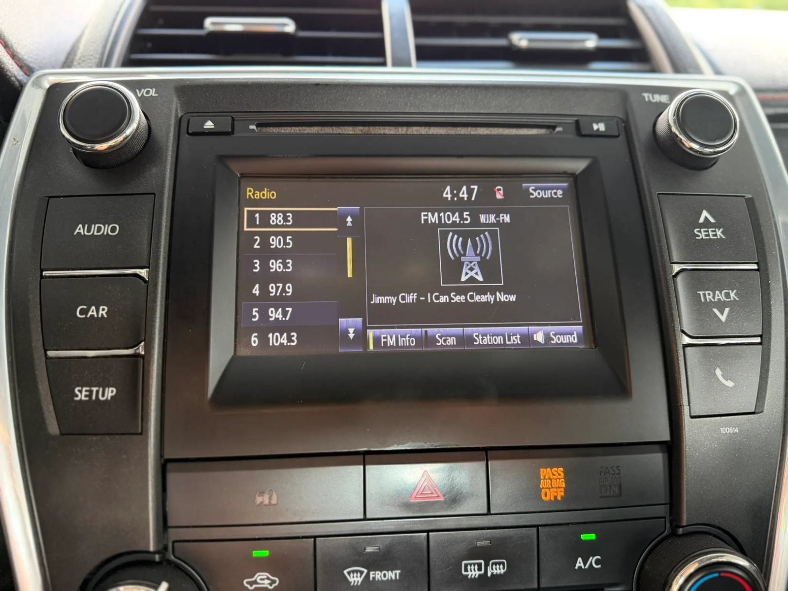 Used 2017 Toyota Camry SE FWD image 11