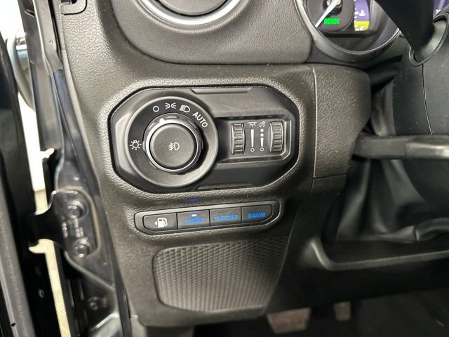 Used 2022 Jeep Wrangler Unlimited Sahara w/ Cold Weather Group image 19