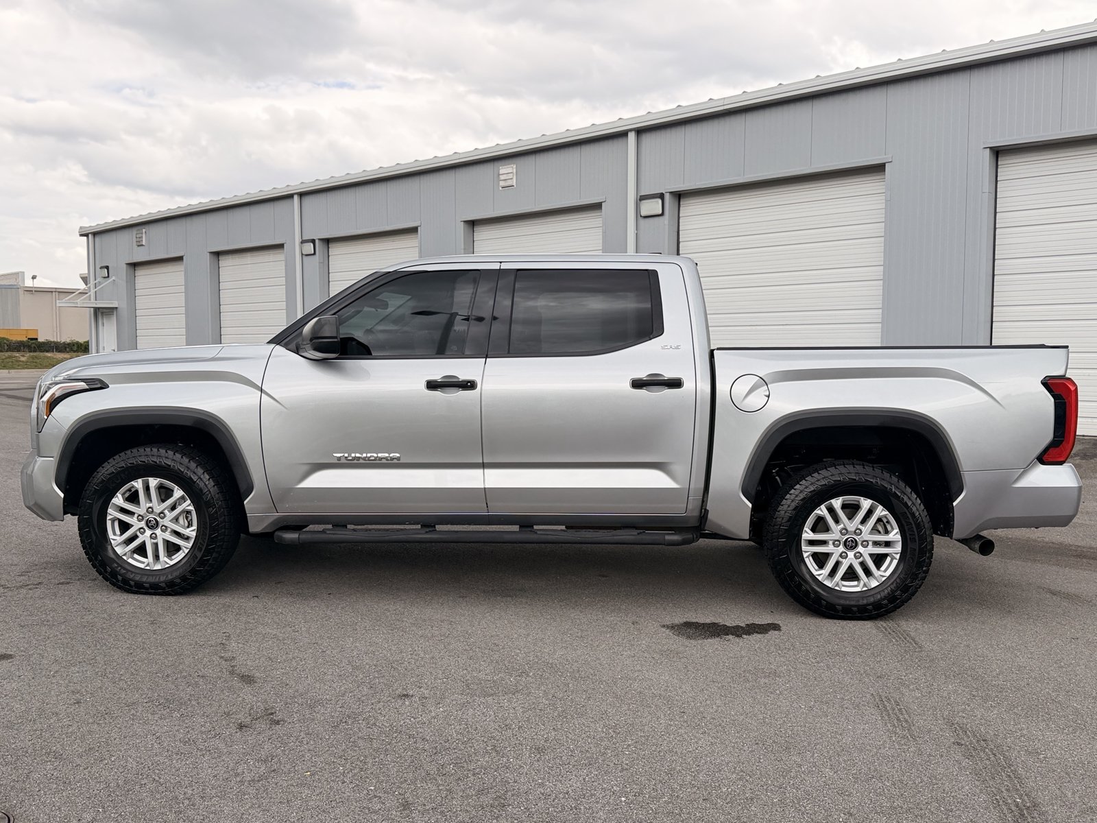 Used 2022 Toyota Tundra SR5 AWD/4WD image 9
