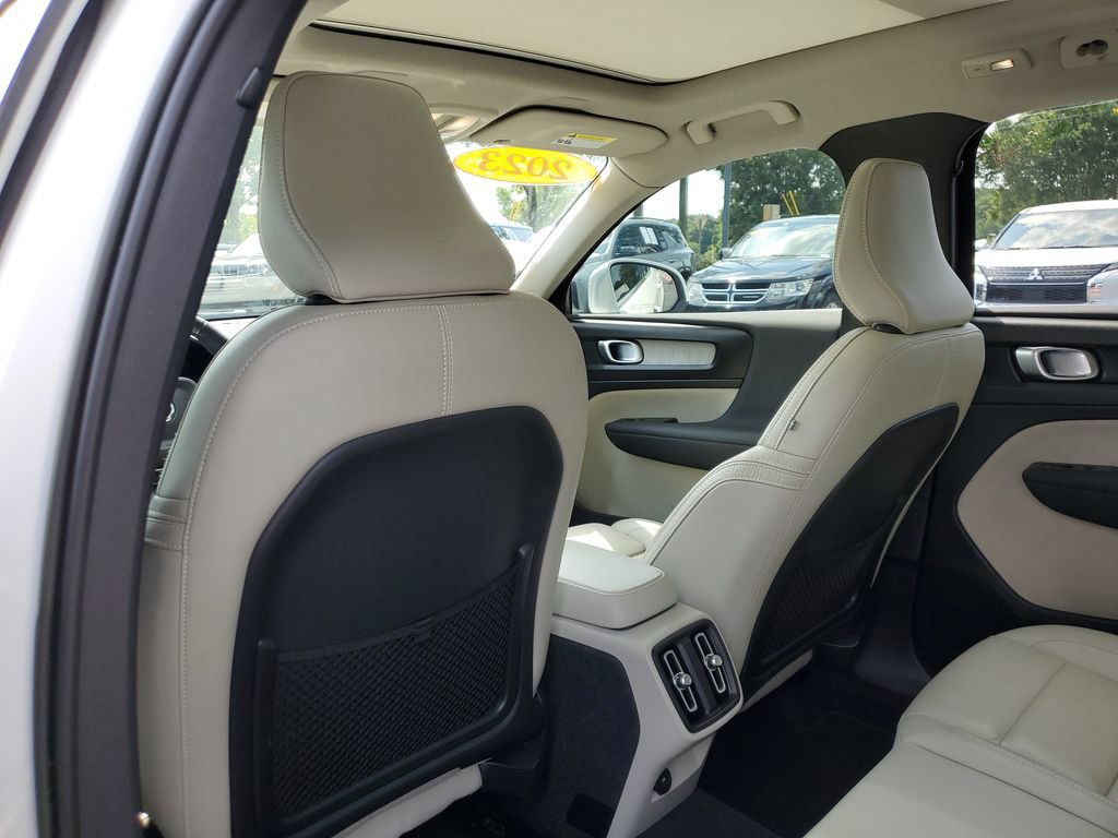 Used 2023 Volvo XC40 B5 Plus AWD/4WD image 13