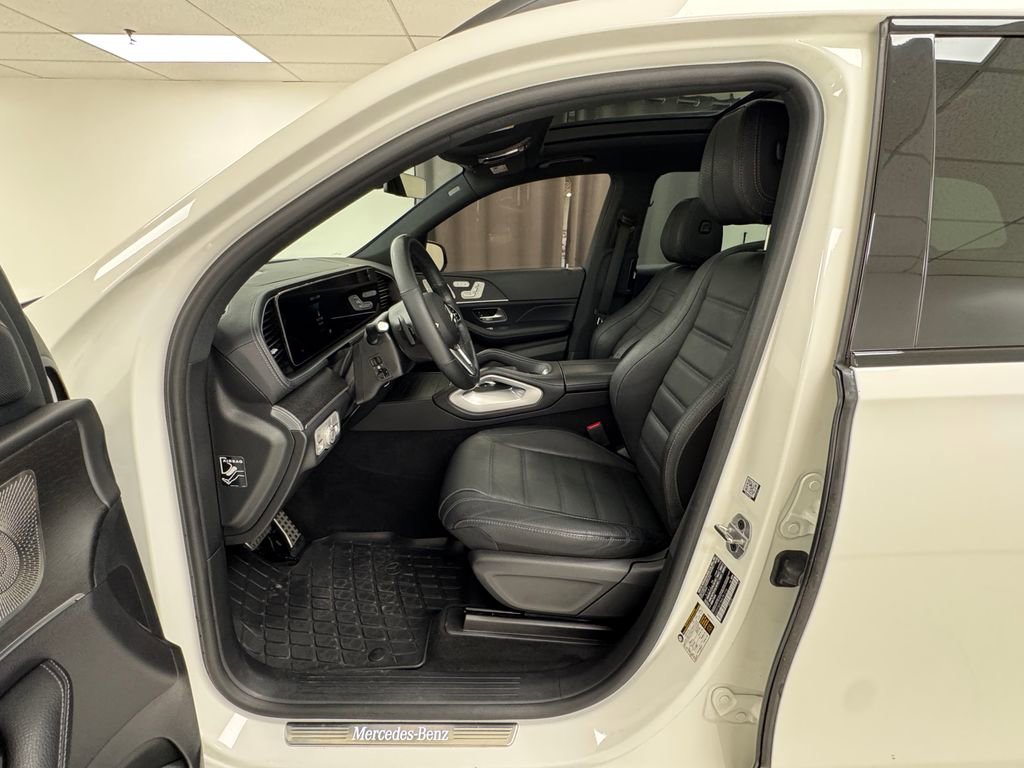 Used 2022 Mercedes-Benz GLS 450 4MATIC image 10