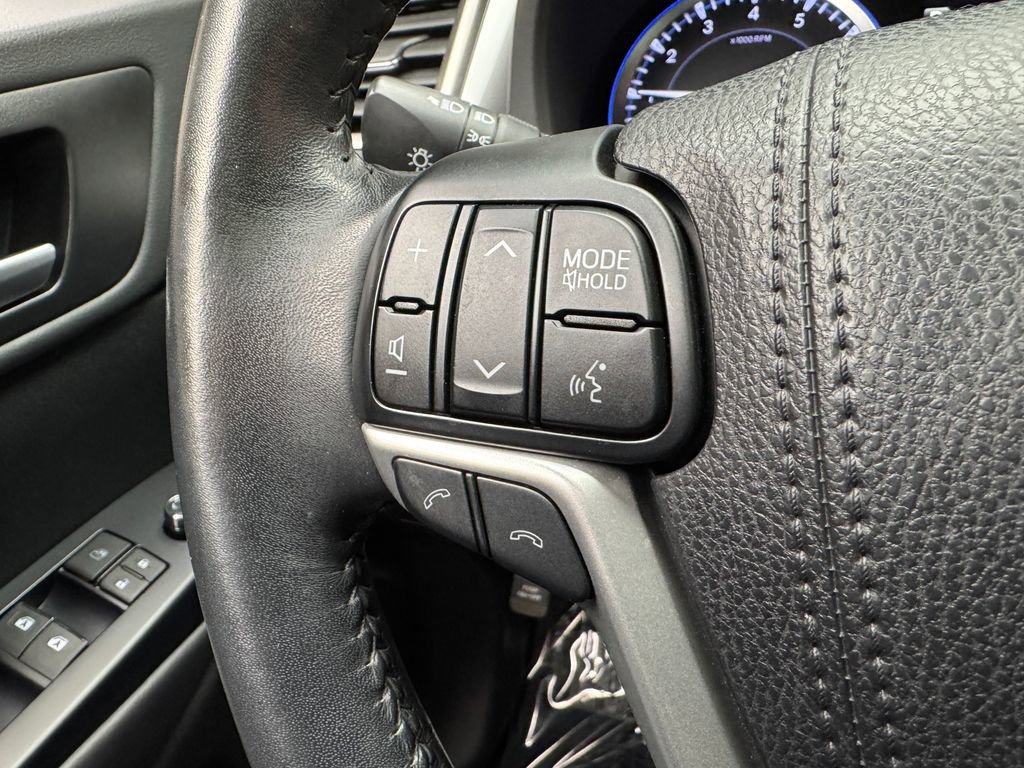 Used 2018 Toyota Highlander XLE image 21