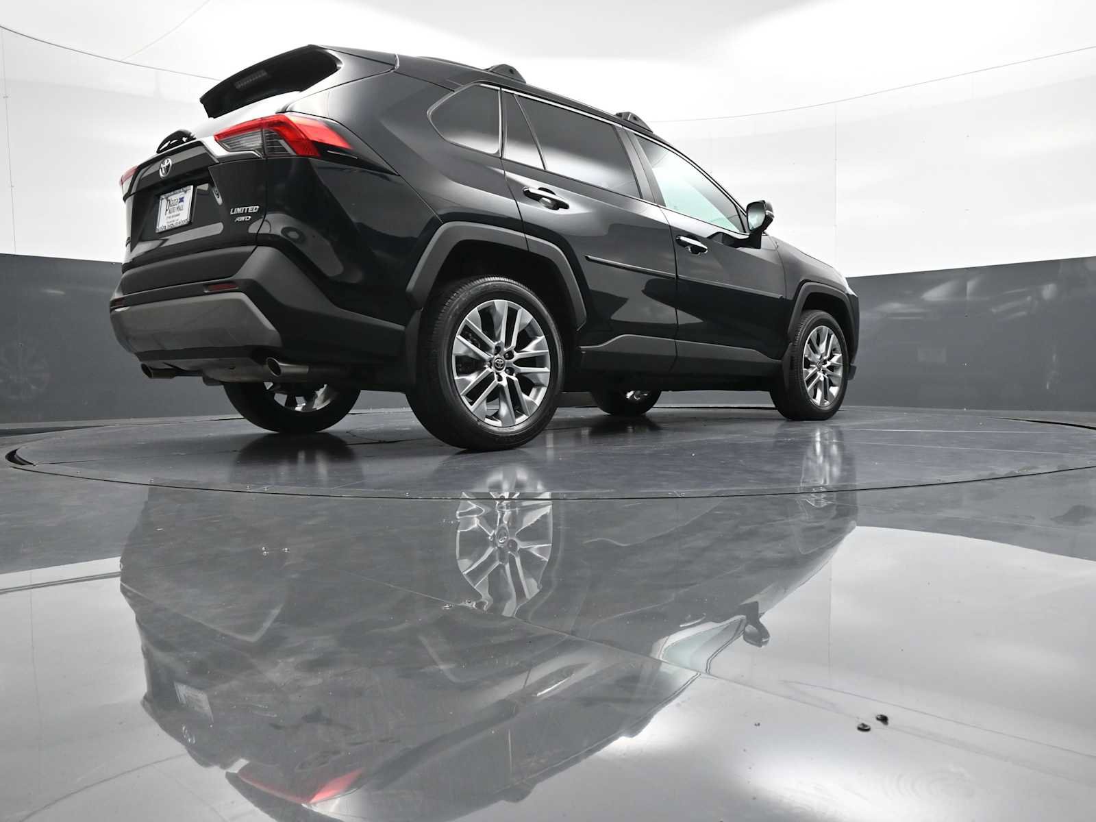 Used 2022 Toyota RAV4 Limited AWD/4WD image 29