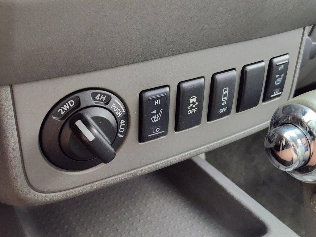 Used 2015 Nissan Frontier SV w/ SV Value Truck Package AWD/4WD image 25
