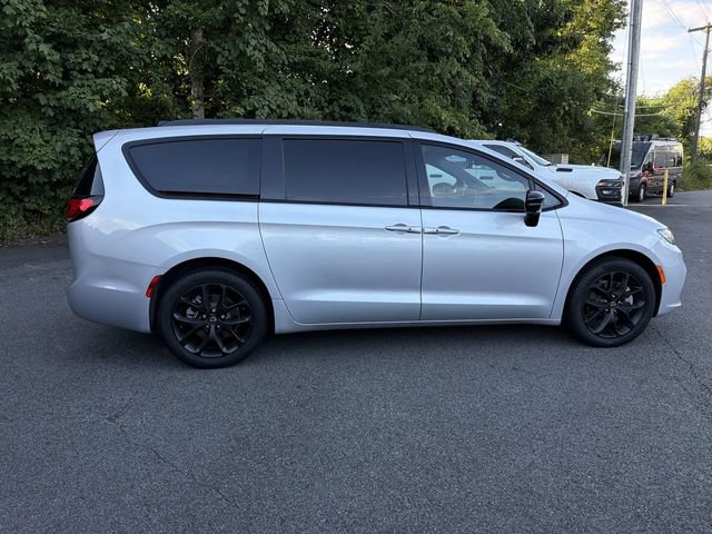 New 2026 Chrysler Pacifica Select w/ S Appearance Package AWD/4WD image 9