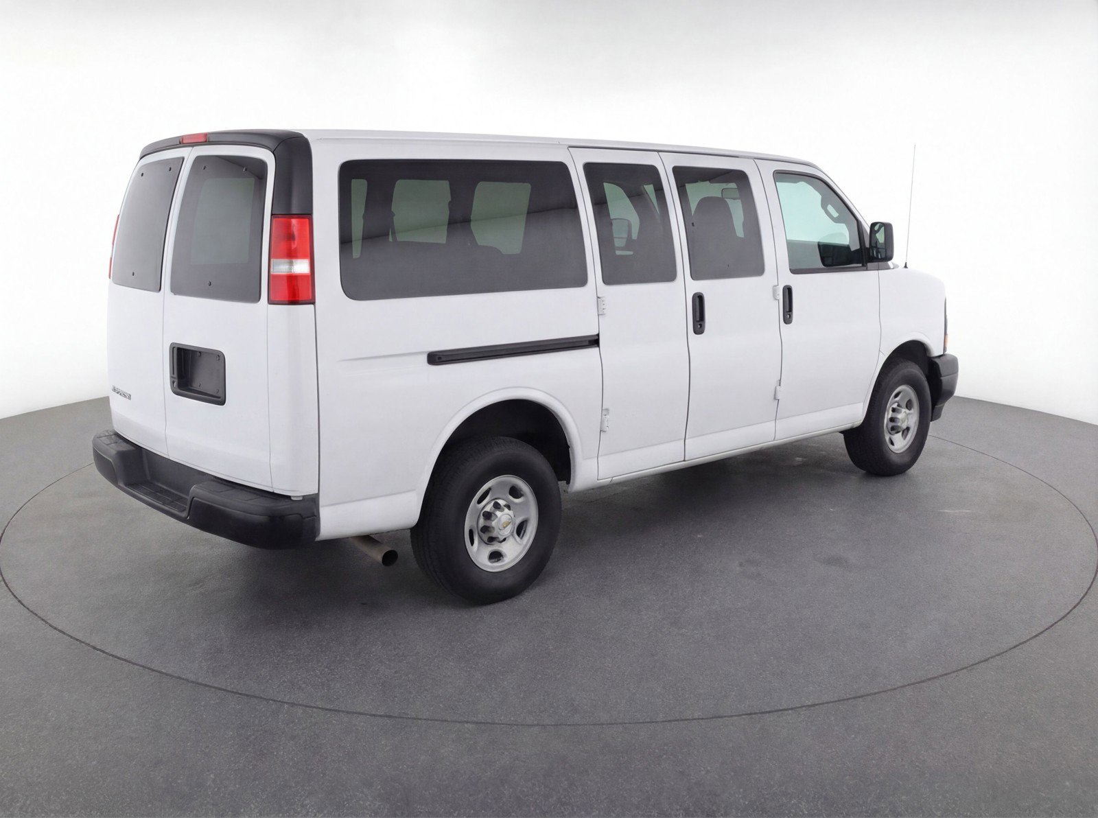 Used 2025 Chevrolet Express 3500 LT w/ LT Preferred Equipment Group image 9