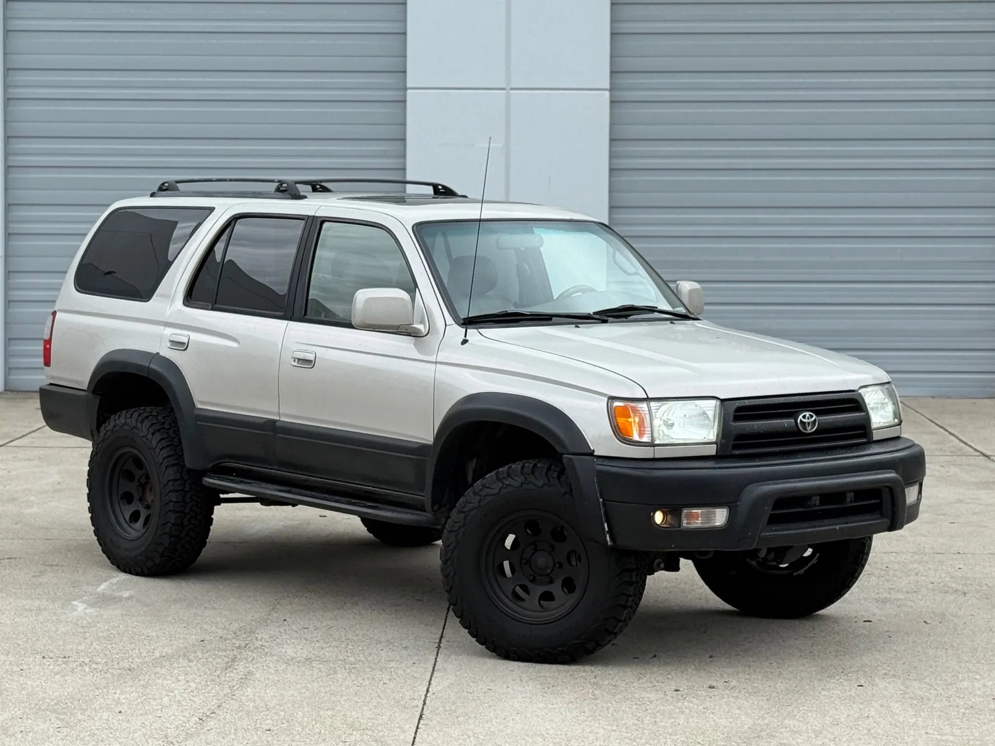 Used 1999 Toyota 4Runner Limited image 2