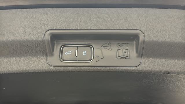 Used 2022 Ford Explorer ST-Line AWD/4WD image 29