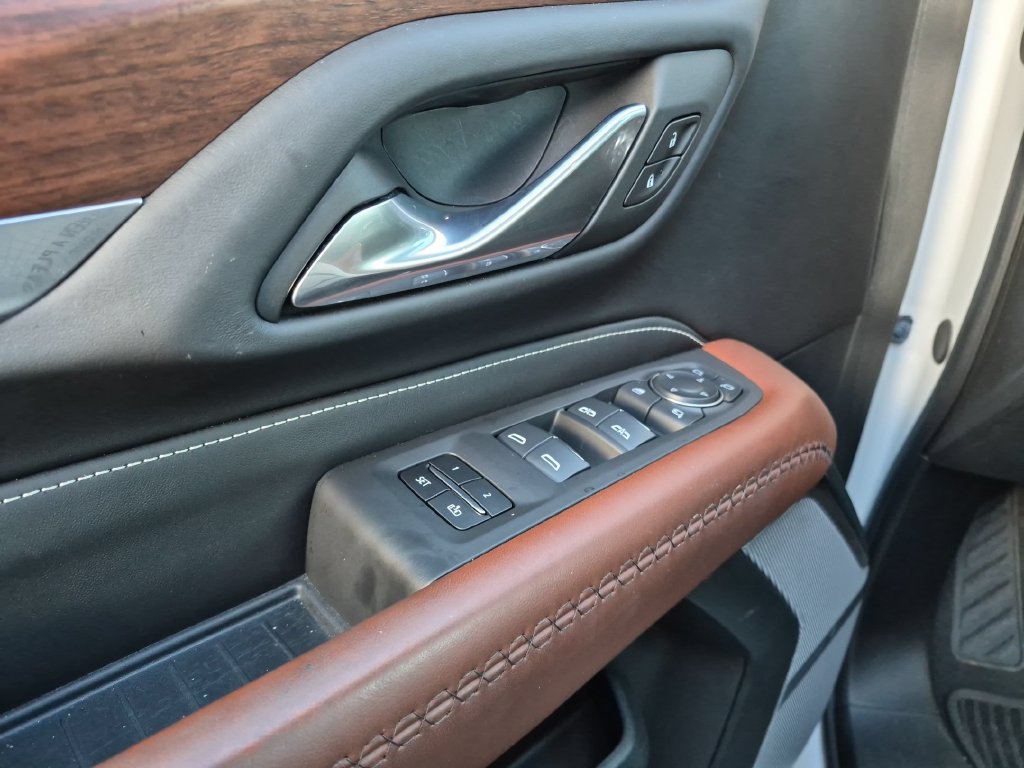 Used 2024 GMC Yukon XL Denali Ultimate AWD/4WD image 11