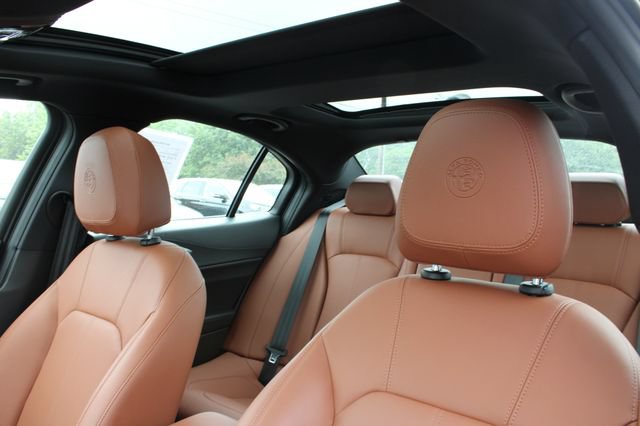 Used 2024 Alfa Romeo Giulia Ti AWD/4WD image 14